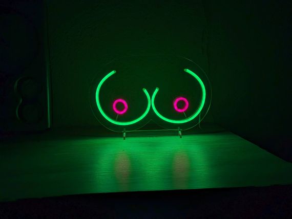 Неоновий світильник Груди 300х190 acr-n000043 | Зображення 1