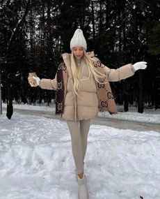 Теплая женская куртка дутая с капюшоном на синтепоне размер 42/48 цвет бежевый pp007