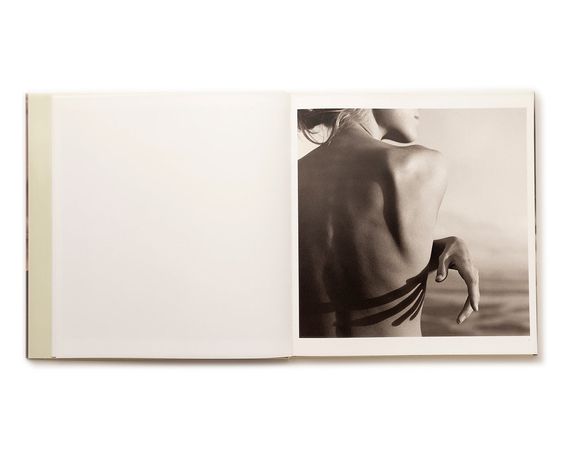 Книга про искусство фотографии альбом с работами Моны Кун Mona Kuhn "Photographs" книги о ню фотографах | Зображення 1