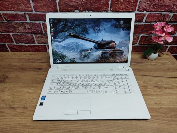 Ноутбук Б-класс Toshiba Satellite C70 / 17.3" (1600x900) TN / Intel Core i3-4005U (2 (4) ядра по 1.7 GHz) / 8 GB DDR3 / 256 GB SSD / Intel HD Graphics 4400 / WebCam б/у | Зображення 3