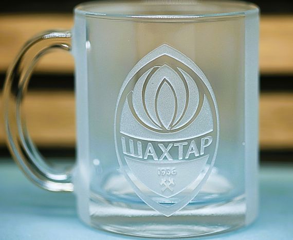 Подарочная стеклянная чашка для чая и кофе 320 мл с 3Д гравировкой лого футбольного клуба ФК Шахтер Донецьк