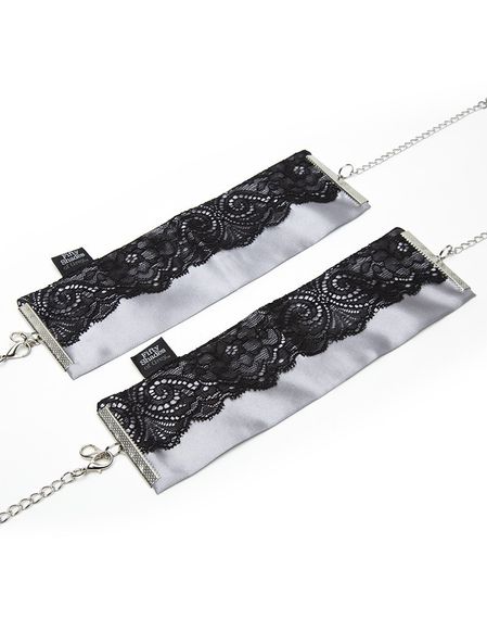 Наручники з атласної тканини Fifty Shades of Grey Play Nice з мереживом | Зображення 1