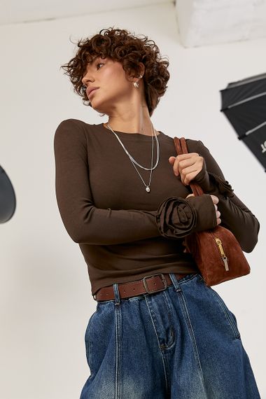 Однотонний лонг з трояндами на рукавах - коричневий цвет, ONE SIZE (є розміри)