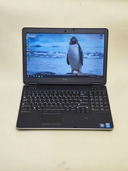 Ноутбук Dell Latitude E6540 / 15.6" (1366x768) TN / Intel Core i7-4610M (2 (4) ядра по 3.0 - 3.7 GHz) / 8 GB DDR3 / 256 GB SSD / Intel HD Graphics 4600 / WebCam / DVD-ROM б/в | Зображення 1