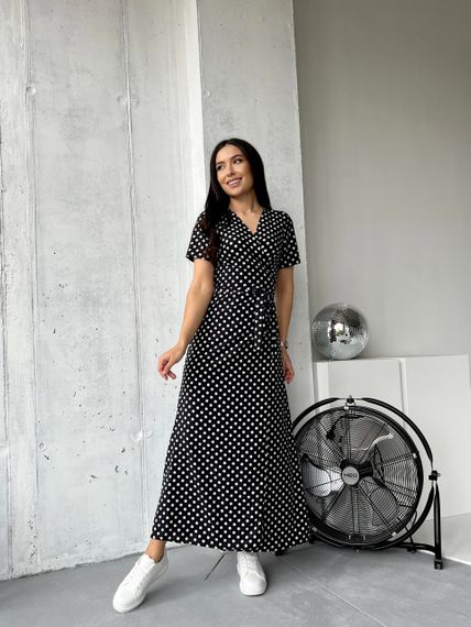 Женское летнее длинное платье в горох на запах софт PA293  цвет черный размер 44/46 (M) | Зображення 1