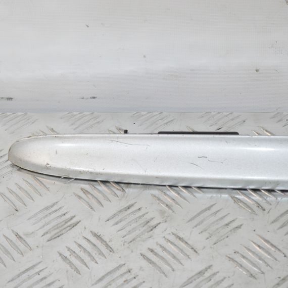 Накладка кришки багажника BMW E46 1997-2006 купе Планка підсвічування заднього номера БМВ е46 8220763 | Зображення 1