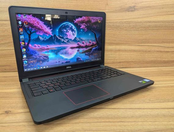 Игровой ноутбук Б-класс Dell Inspirion 15-5577 / 15.6" (1920x1080) IPS / Core i5-7300HQ (4 ядра по 2.5 - 3.5 GHz) / 16 GB DDR4 / 256 GB SSD + 1000 GB HDD / GeForce GTX 1050, 4 GB GDDR5, 128-bit / WebCam / Windows 10 б/у + Подарок Беспроводная мышь / USB | Зображення 4