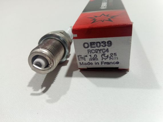 Свічка запалювання CHAMPION (OE039) ВАЗ 2110 16 кл., 1 шт. ключ 16 (2112-3707010) (OE039/T10) | Зображення 1