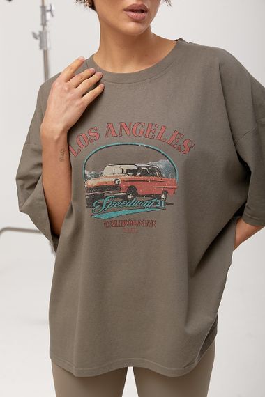 Футболка в стилі тай-дай із принтом авто - хакі цвет, ONE SIZE (є розміри) | Зображення 2
