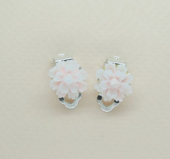 Кліпси сережки дитячі для вух без пробивання вуха Liresmina Jewelry сережки у вигляді квітки "Еклерчик" рожевий | Зображення 2