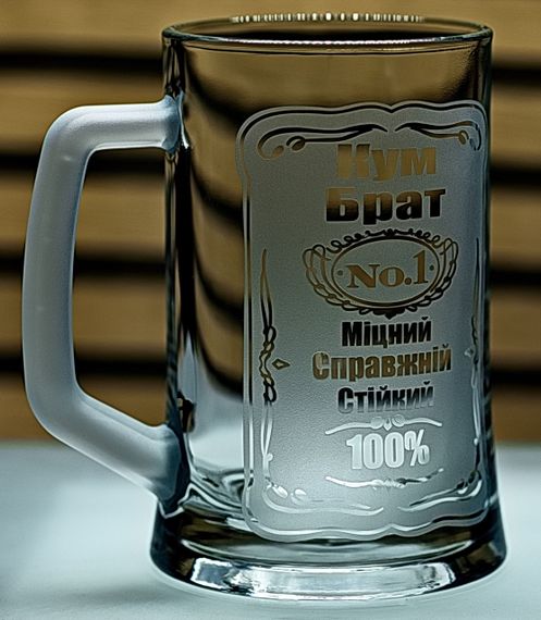 Скляний пивний келих з ручкою 660мл з гравіюванням Кум Брат No1 кухоль куму брату лого футбольного клубу ФК Манчестер Сіті FC | Зображення 1