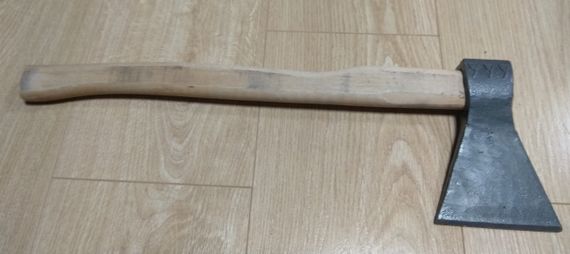 Сокира 1,1кг з ручкою Три сокири | Зображення 1