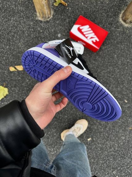 Зимові кросівки Nike Air Jordan Retro 1 топ якість  чорно-білі з фіолетовим | Зображення 6