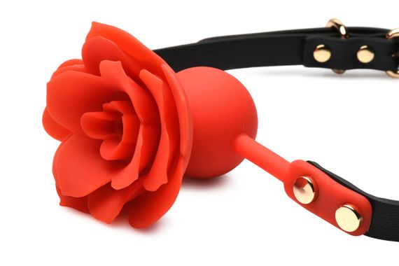 Силіконовий кляп з трояндою Master Series: Blossom Silicone Rose Gag – Red | Зображення 1