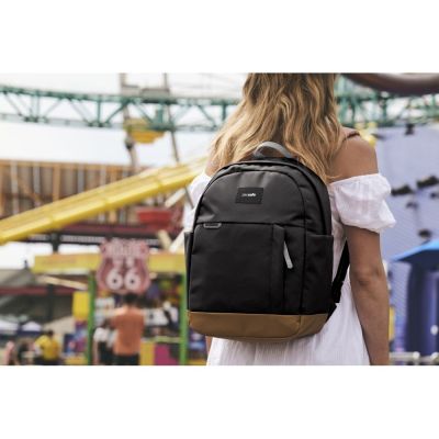 Рюкзак туристичний Pacsafe GO 15L backpack чорний (35110130) | Зображення 1