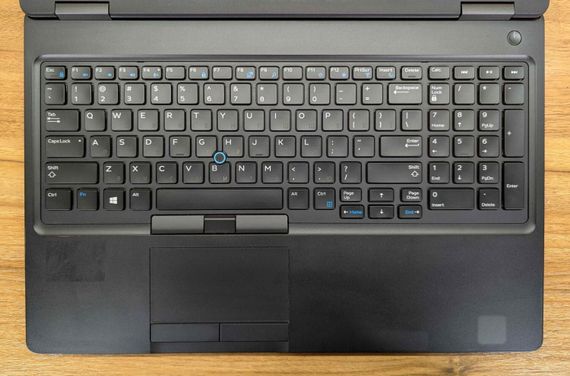 Ноутбук Dell Precision 3530 / 15.6" (1920x1080) IPS Touch / Intel Core i5-8400H (4 ядра по 2.5 - 4.2 GHz) / 8 GB DDR4 / 256 GB SSD / Intel UHD Graphics 630 / WebCam / HDMI / Windows 10 б/в + Подарунок Бездротова миша / USB | Зображення 2
