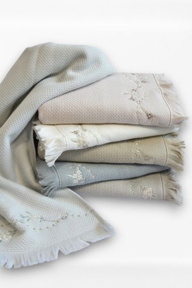 Набор полотенец с вышивкой Pupilla 70 х 140 см Bernini Flowers