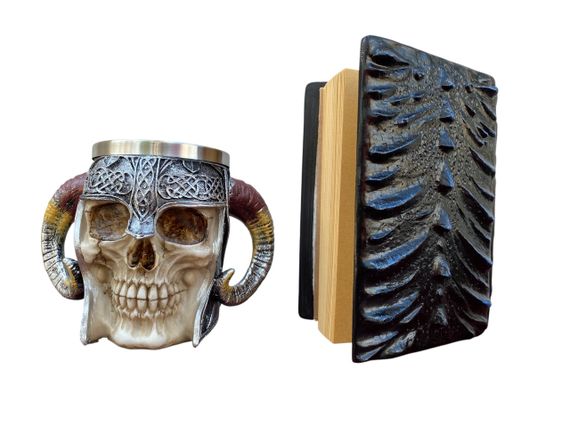 Подарунковий набір Кухоль 3 Рогатий Череп і Блокнот 3 «Книга Теней і Глубін» | Зображення 1