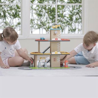 Ігровий набір Viga Toys Дерев&apos;яний паркінг з АЗС (44509) | Зображення 5