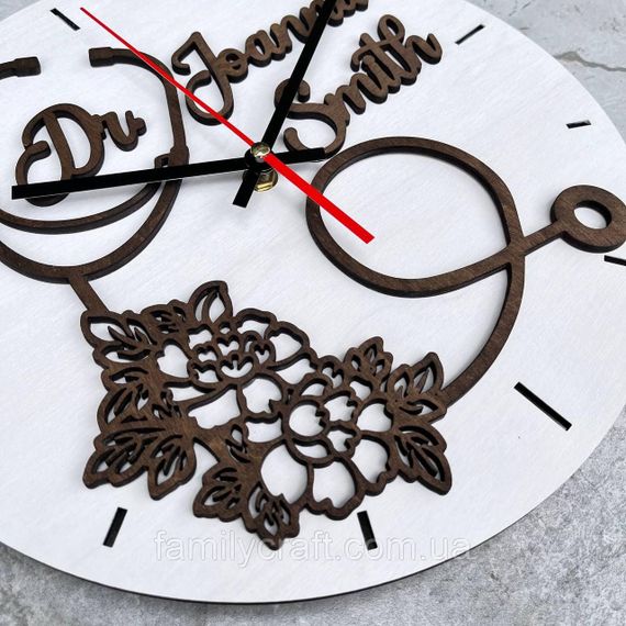 Іменний настінний годинник для лікаря з дерева Подарунок медику або медсестрі | Зображення 2