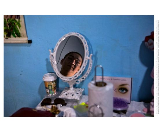 Книга про фотожурналістику та документальну фотографію World Press Photo Yearbook 2024 книги для фотографів | Зображення 6