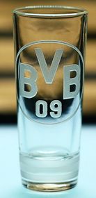Подарункова чарка глянцева 60 мл з гравіюванням футбольного клубу Боруссія Дортмунд Borussia Dortmund