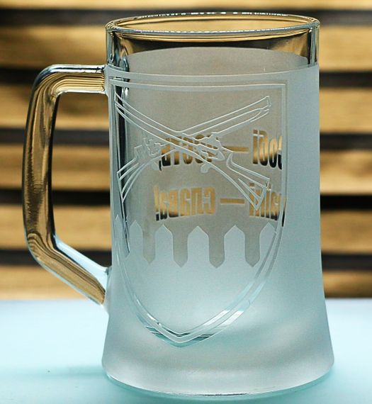 Подарунковий пивний kелих з гравіюванням 670 мл напису лого Шеврон 92 Окремої механізованої бригади | Зображення 2