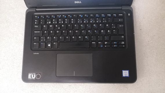 Ультрабук Dell Latitude 3380 / 13.3" (1366x768) TN / Intel Core i5-7200U (2 (4) ядра по 2.5 - 3.1 GHz) / 8 GB DDR4 / 500 GB HDD /HD Graphics 620 / WebCam / Win 10 Pro б/в | Зображення 3