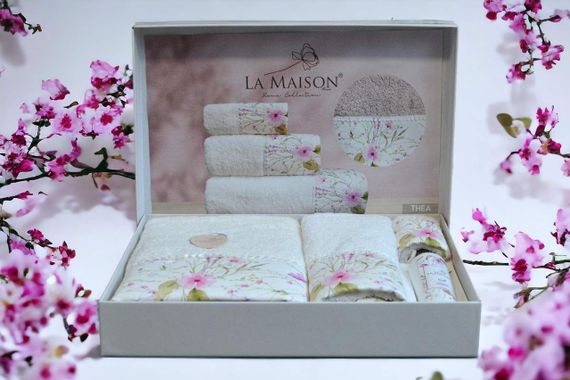 Подарунковий набір рушників La Maison, 3 шт. з ароматом Thea | Зображення 1