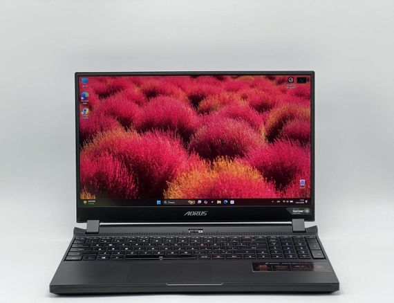 Ігровий ноутбук Б-класу Gigabyte Aorus 15G YC / 15,6" (1920x1080) IPS / Intel Core i7-10870H (8 (16) ядер по 2,2 - 5,0 ГГц) / 32 ГБ DDR4 / 480 ГБ SSD NVMe / nVidia GeForce RTX 3080, 16 ГБ GDDR6, 256-біт / WebCam б/в | Зображення 1