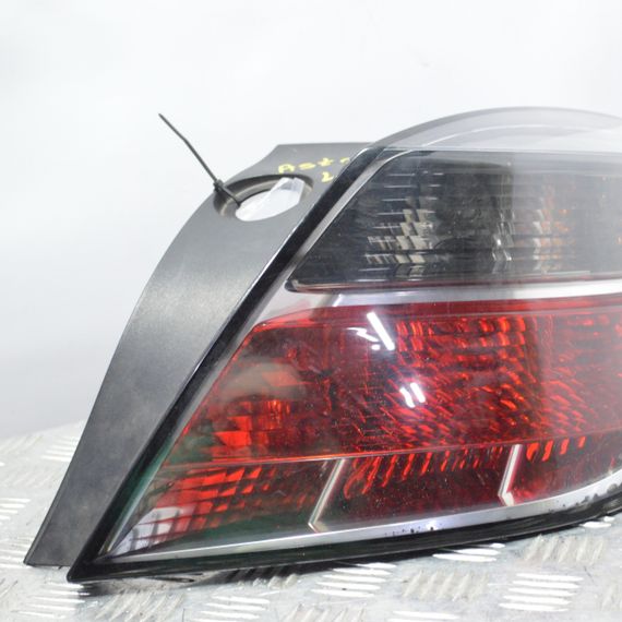 Ліхтар задній правий Opel Astra H GTC 2004-2007 3-дверний Фара стоп задня права Опель Астра Н 24451834 | Зображення 1