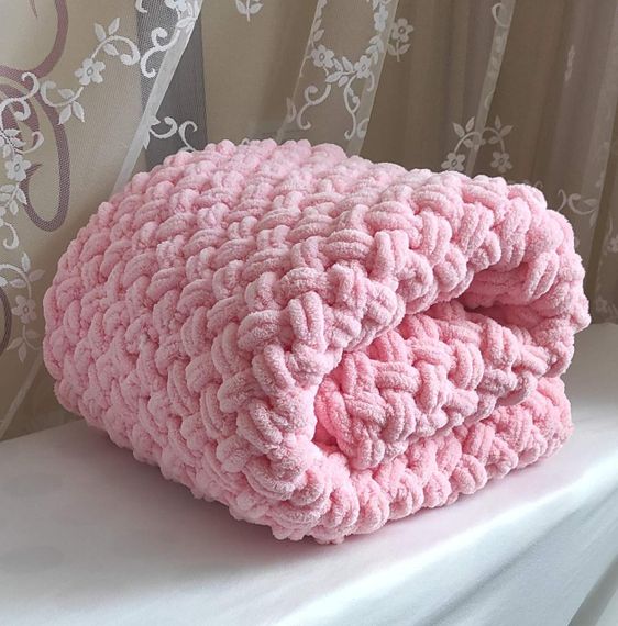 Плед плюшевий 85*85см 340 рожевий ручної роботи з пряжі пуфі узор плетінка | Зображення 3