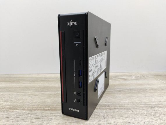 Неттоп Fujitsu Esprimo Q557 USFF / Intel Core i5-7500T (4 ядра по 2.7 - 3.3 GHz) / 8 GB DDR4 / 240 GB SSD / Intel HD Graphics 630 / Блок питания б/у | Зображення 1