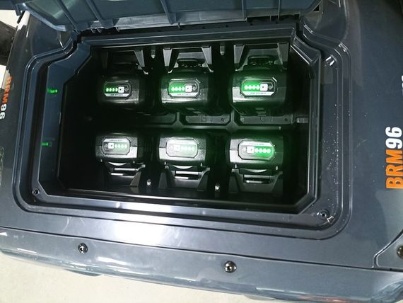 Газонокосарка акумуляторна самохідна з сидінням GTM BRM96 KIT (96 см, 35-115 мм, GTM 40+40 В, 160 кг) | Зображення 5