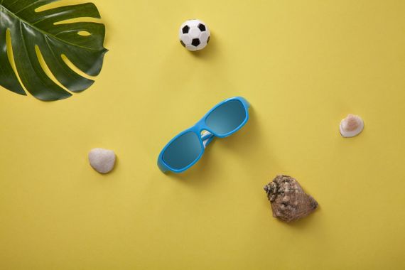 Детские солнцезащитные очки Koolsun бирюзово-белые серии Sport (Размер: 3+) (KS-SPBLSH003) | Зображення 3