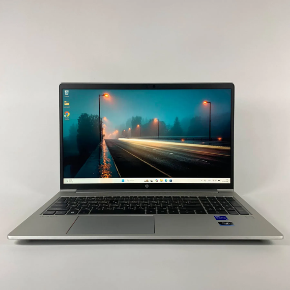 Ноутбук Б-класс HP ProBook 450 G9 / 15.6" (1920x1080) IPS Touch / Intel Core i5-1235U (10 (12) ядер по 3.3 - 4.4 GHz) / 16 GB DDR4 / 256 GB SSD / Intel Iris Xe Graphics / WebCam / TouchID б/у + Подарок Беспроводная мышь / USB | Зображення 1