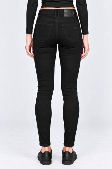 Джинси жіночі однотонні Slim fit, колір чорний, 244RF-81739 | Зображення 2