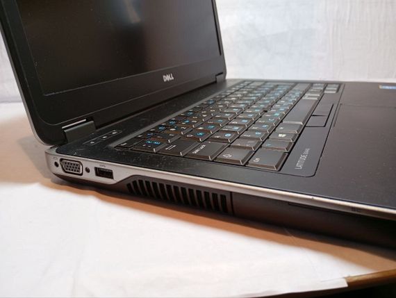 Ноутбук Б-класс Dell Latitude E6440 / 14" (1366x768) TN / Intel Core i5-4300M (2 (4) ядра по 2.6 - 3.3 GHz) / 8 GB DDR3 / 120 GB SSD / Intel HD Graphic 4600 / WebCam / DVD-RW + АКБ не берет заряд б/у | Зображення 4
