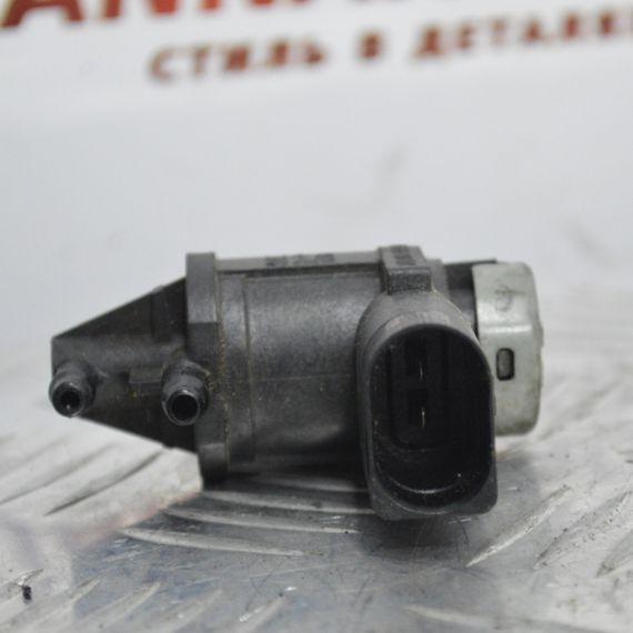 Клапан тиску наддуву Volkswagen T5 Golf Passat Crafter електромагнітний клапан Фольксваген 1J0906283C | Зображення 1