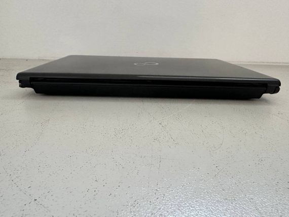 Ультрабук Б-класс Fujitsu LifeBook S936 / 13.3" (1920x1080) TN / Intel Core i7-6600U (2 (4) ядра по 2.6 - 3.4 GHz) / 8 GB DDR4 / 128 GB SSD / Intel HD Graphics 520 / WebCam / VGA б/у | Зображення 9