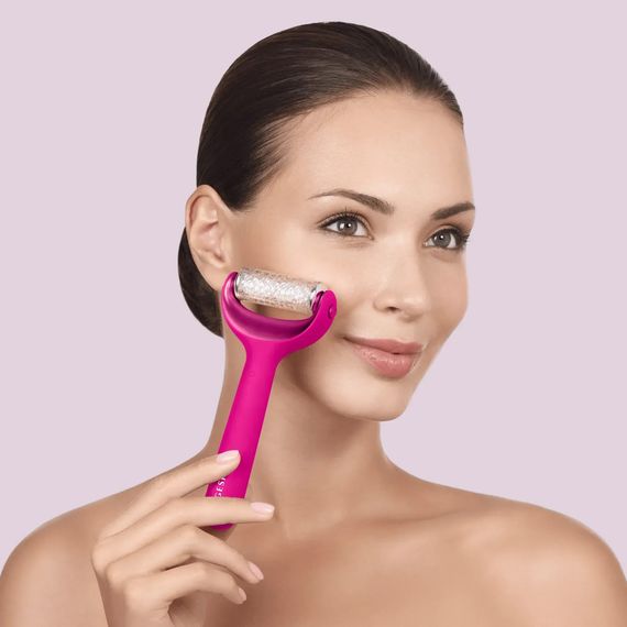 Електронний ролер для обличчя та тіла з мікроголками GESKE MicroNeedle Face&Body Roller 8в1 gray, Малиновий | Зображення 3