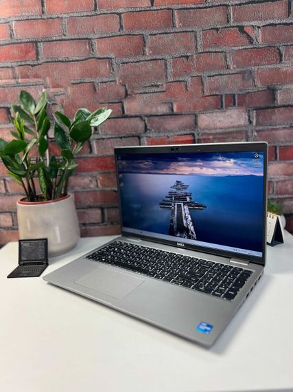 Ультрабук Dell Latitude 5520 / 15.6" (1920x1080) IPS / Intel Core i5-1135G7 (4 (8) ядра по 2.4 - 4.2 GHz) / 8 GB DDR4 / 256 GB SSD / Intel Iris Xe Graphics / WebCam б/у | Зображення 2