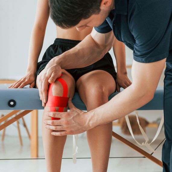 Стрічка кінезіологічна (кінезіо тейп) 4FIZJO 5 см x 5 м 4FJ0541 Red (P-5907739318800) | Зображення 6